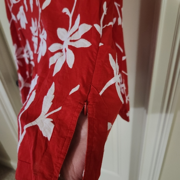 Beautiful Talbots blouse.  Size 10. Excellent condition. - Picture 5 of 9